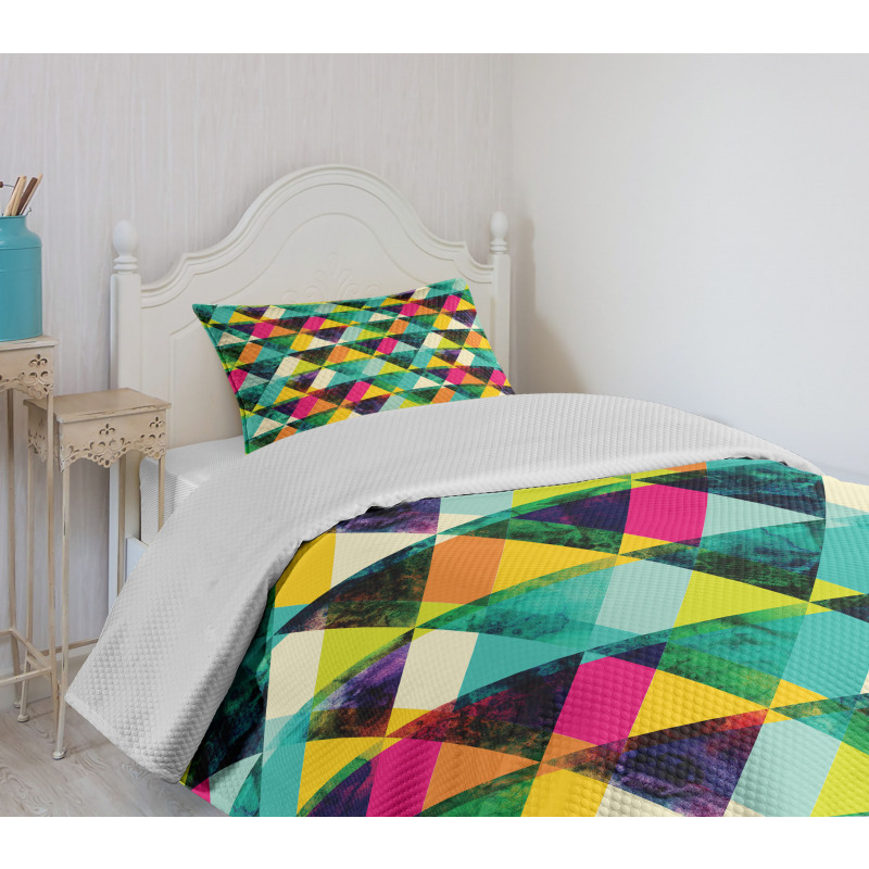 Vibrant Triangles Grunge Bedspread Set