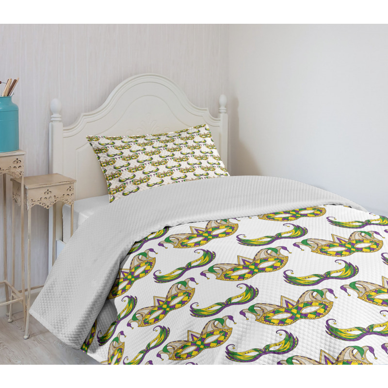 Mask Pattern Bedspread Set