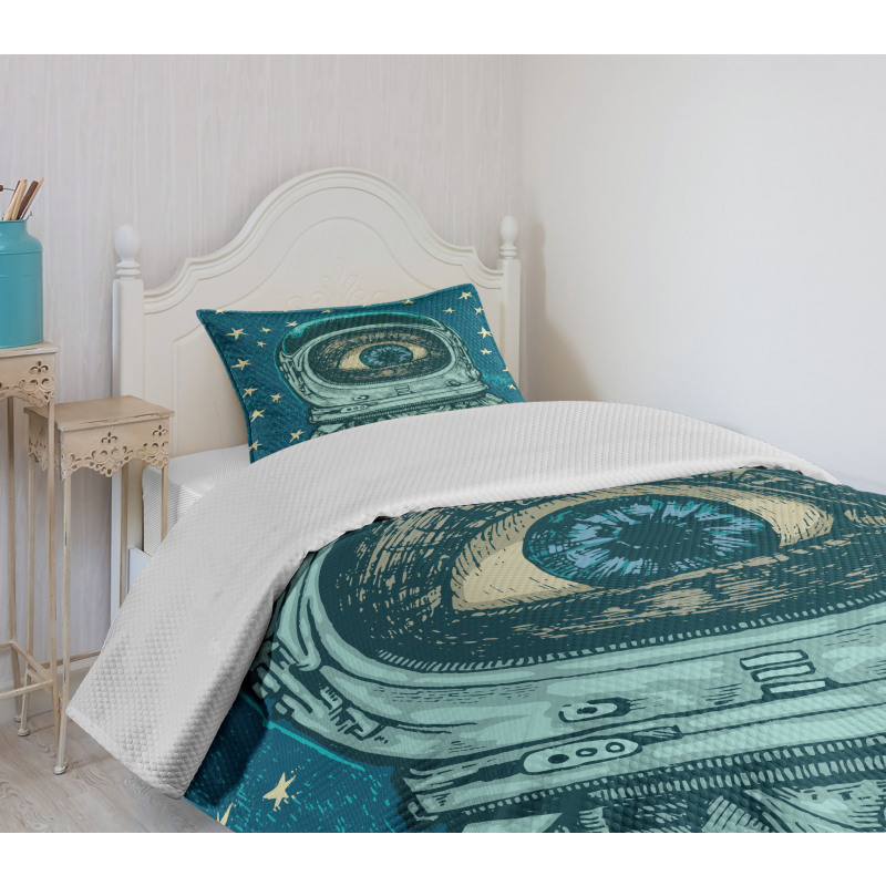 Amazed Astronaut Eye Bedspread Set
