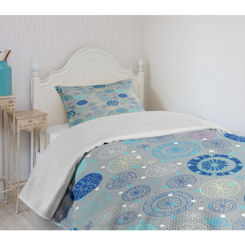 Abstract Snowflakes Bedspread Set