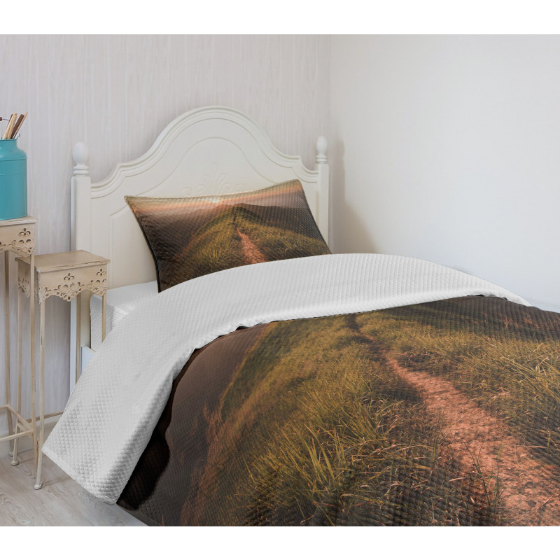 Road Cliff Sun Hike Bedspread Set