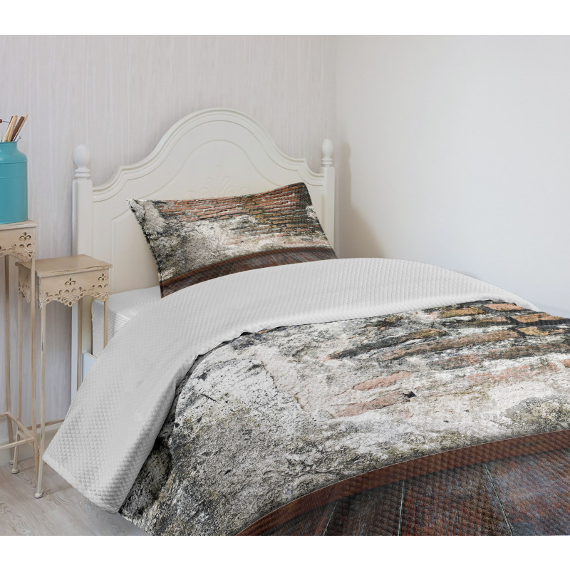 Worn Looking Wall Photo Bedspread Set