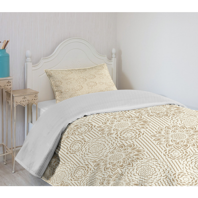 Warm Colored Paisley Bedspread Set