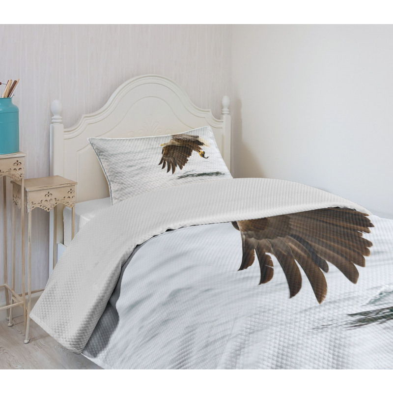 Bird with White Feathers Bedspread Set