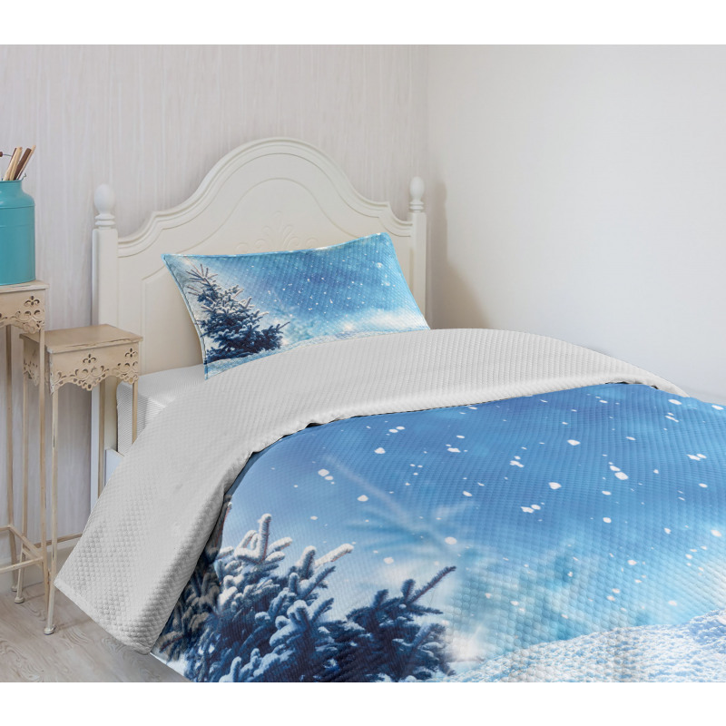 Frozen Pine Snowflakes Bedspread Set