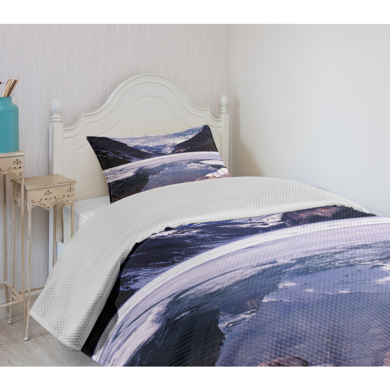 Lake Louise Alberta Bedspread Set