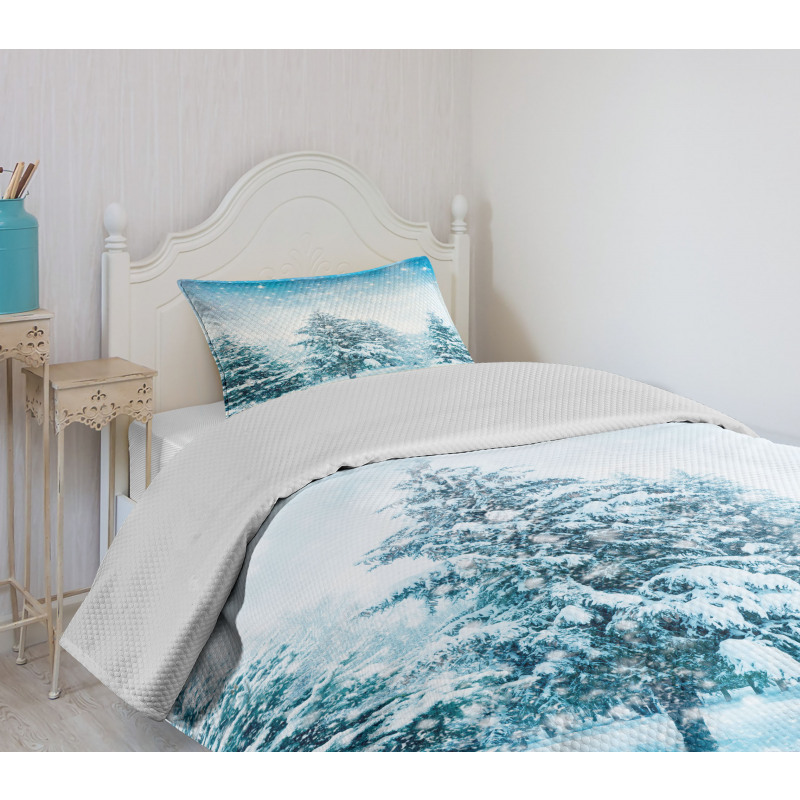 Fir Trees Mountainside Bedspread Set