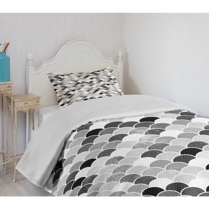 Squama Motif and Scales Bedspread Set