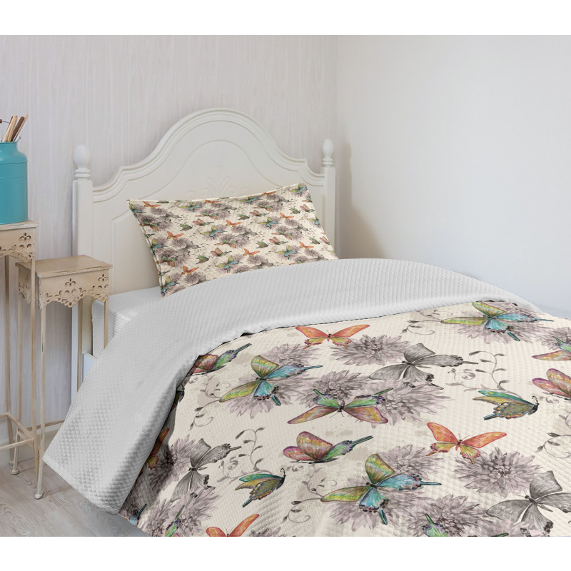 Soft Colored Animals Bedspread Set