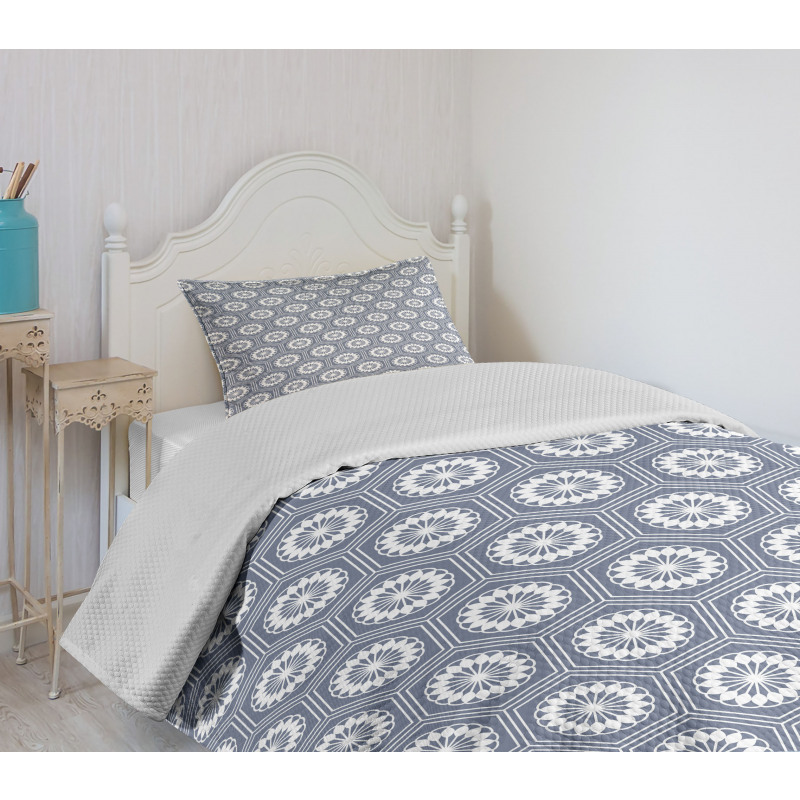 Hexagonal Pattern Bedspread Set