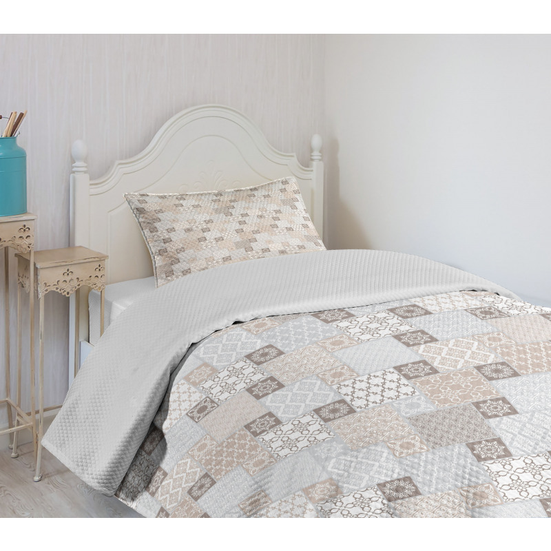 Oriental Checkered Motif Bedspread Set