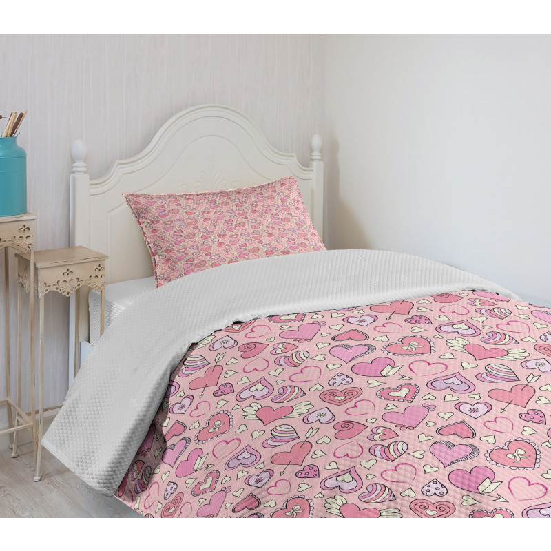 Romantic Doodle Heart Bedspread Set