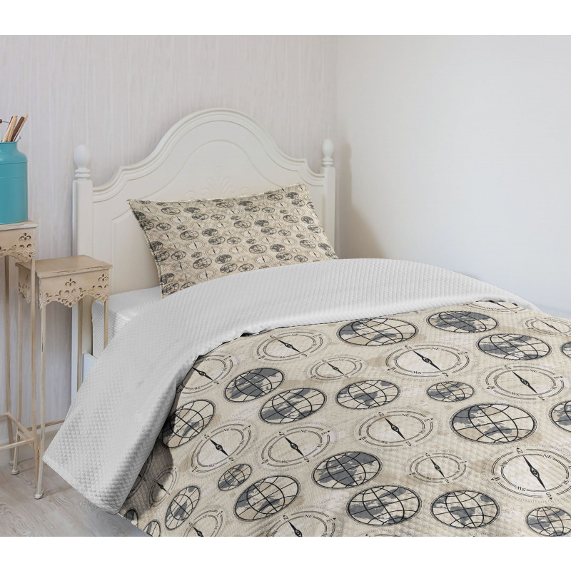 Continents Pattern Bedspread Set