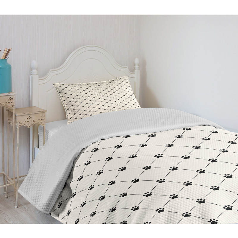 Checkered with Paw Prints Bedspread Set