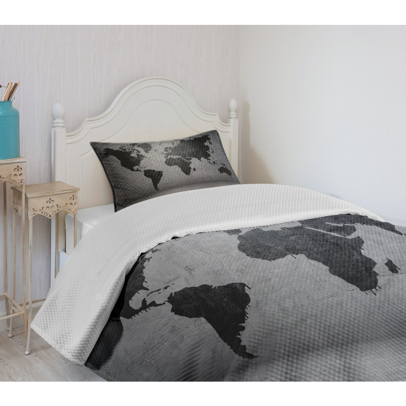 World Map on Wall Bedspread Set