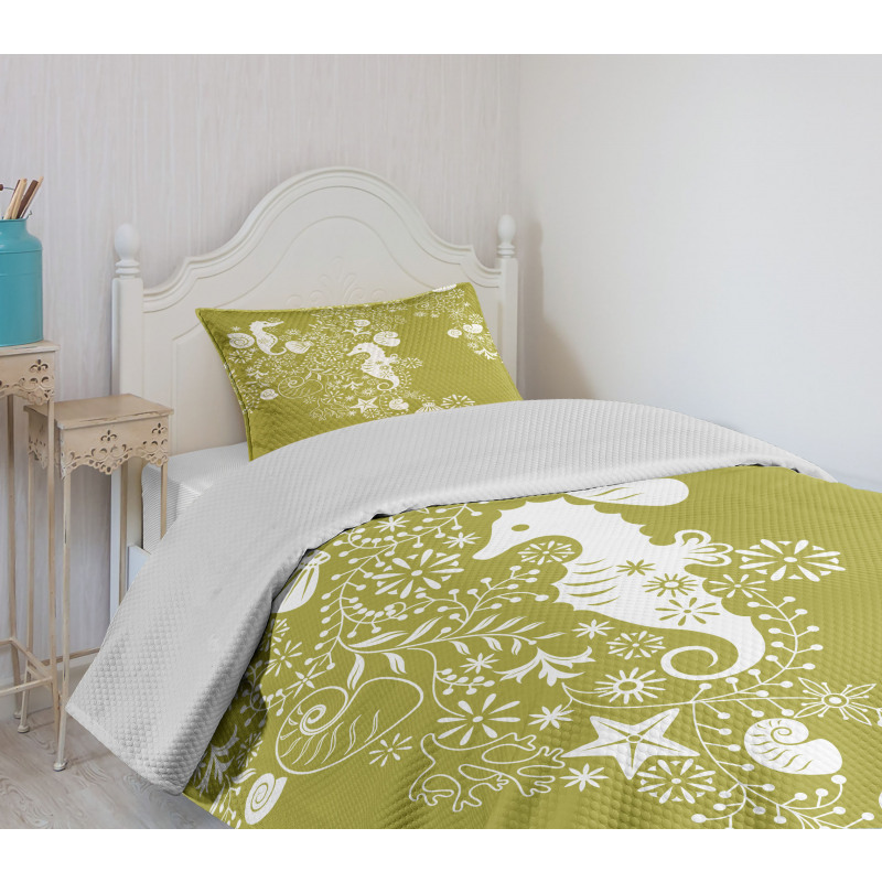 Swirls with Seahorse Bedspread Set