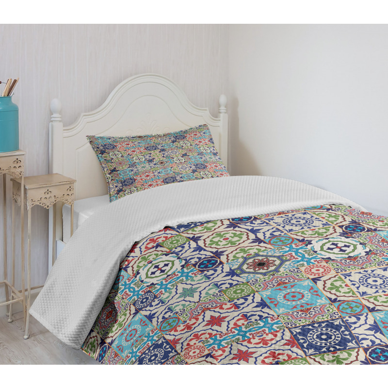 Complex Floral Design Bedspread Set