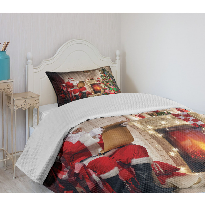 Santa Reading Letter Home Bedspread Set