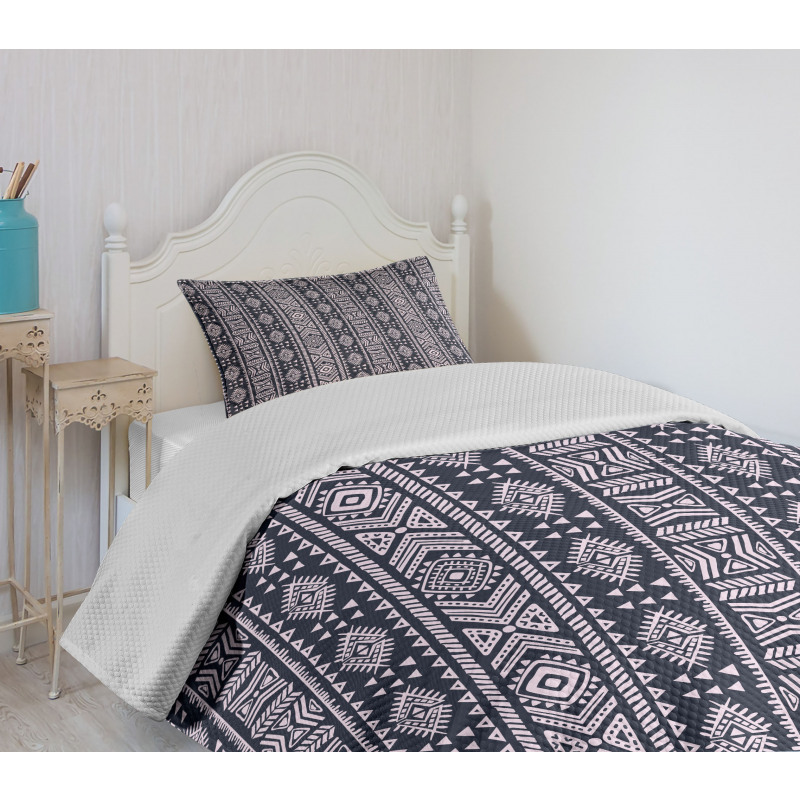 Vertical Art Borders Bedspread Set