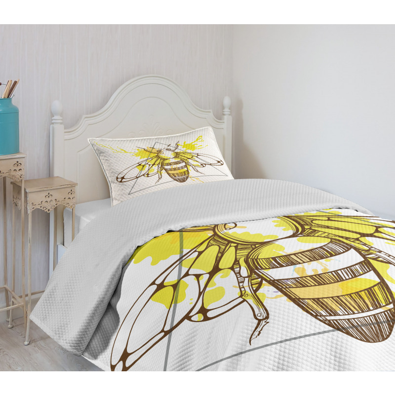 Color Splashed Bee Bedspread Set