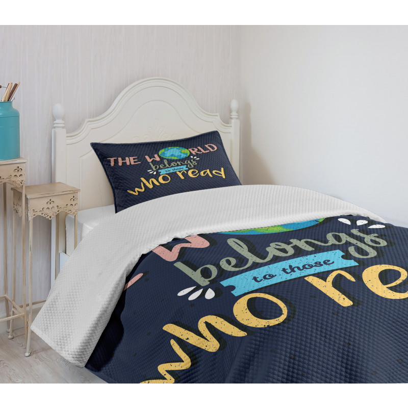 World Belongs to Readers Bedspread Set