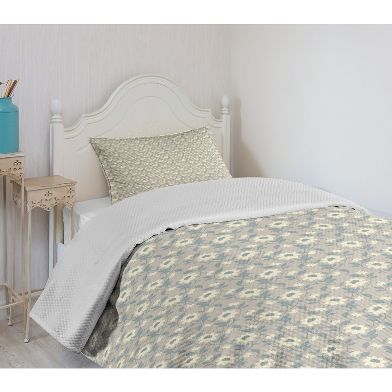 Blooming Feminine Design Bedspread Set