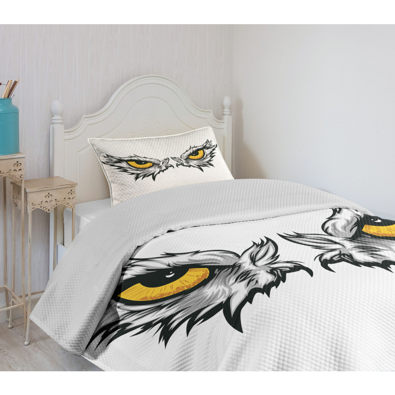 Angry Gaze of Bird of Prey Bedspread Set