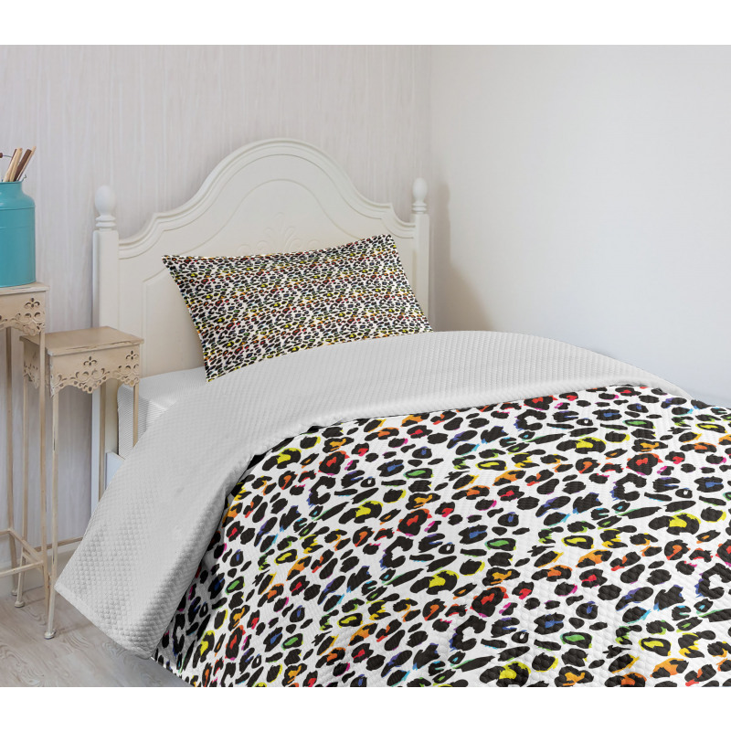 Colorful Mammal Bedspread Set