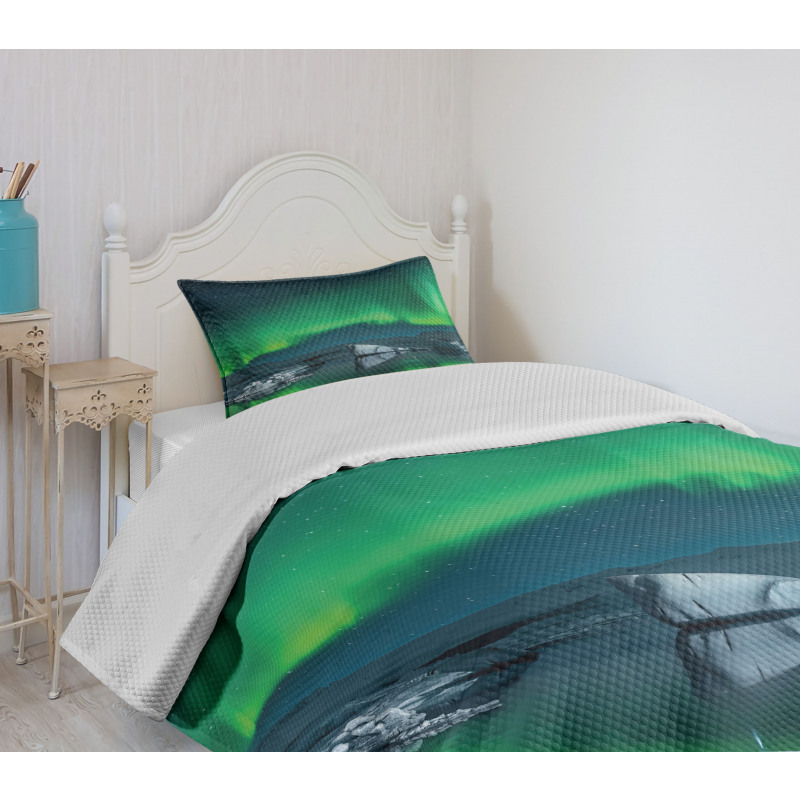 Snowy Hills of Arctic Bedspread Set