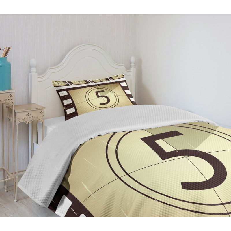 Scratched Frames Bedspread Set