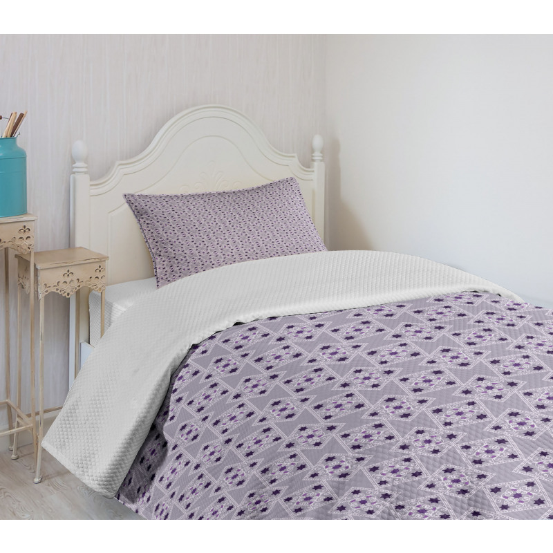 Ornate Sqaures Swirls Bedspread Set