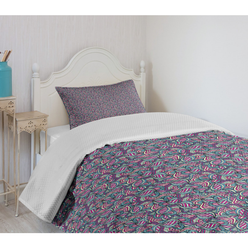 Ornamental Wavy Lines Bedspread Set