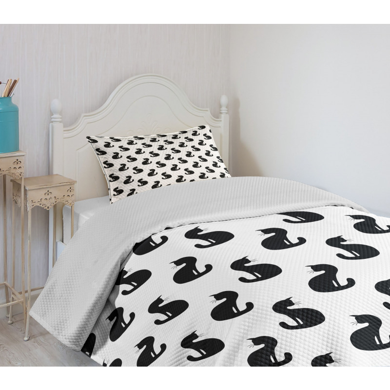 Silhouette of a Kitten Bedspread Set