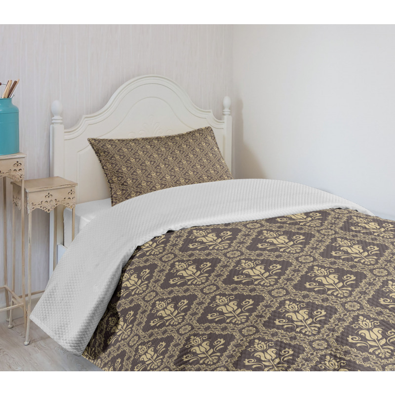 Victorian Damask Tulip Bedspread Set