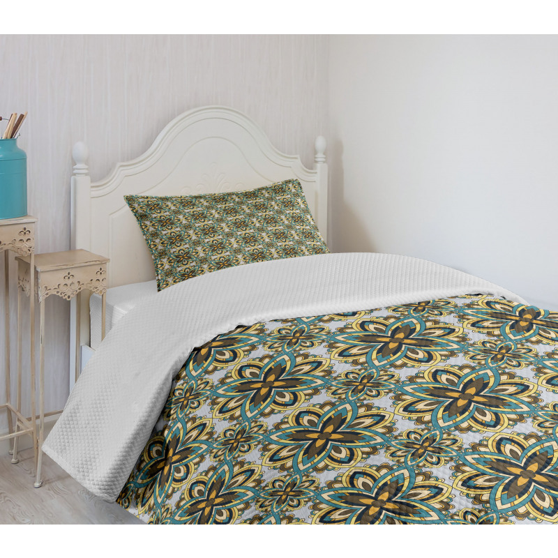 Motif Pattern Bedspread Set