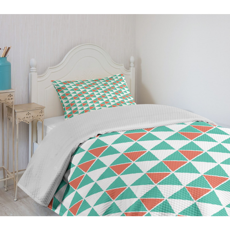 Triangle Arrangement Bedspread Set