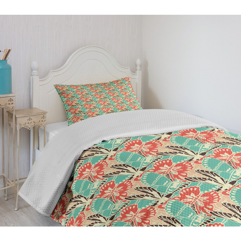 Seasonal Pastel Animals Bedspread Set