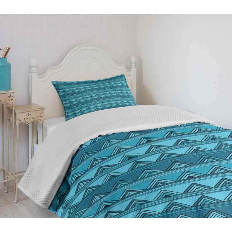 Doodle Style Triangles Bedspread Set