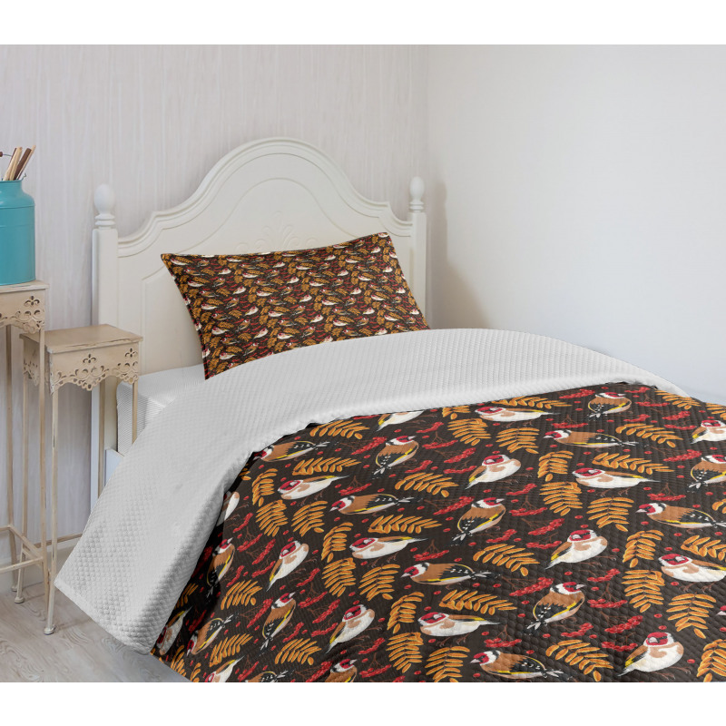 Goldfinch Berry Pattern Bedspread Set