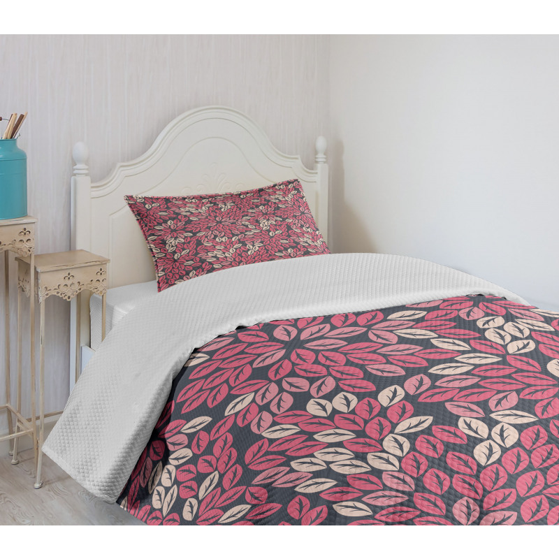 Abstract Laurel Foliage Bedspread Set