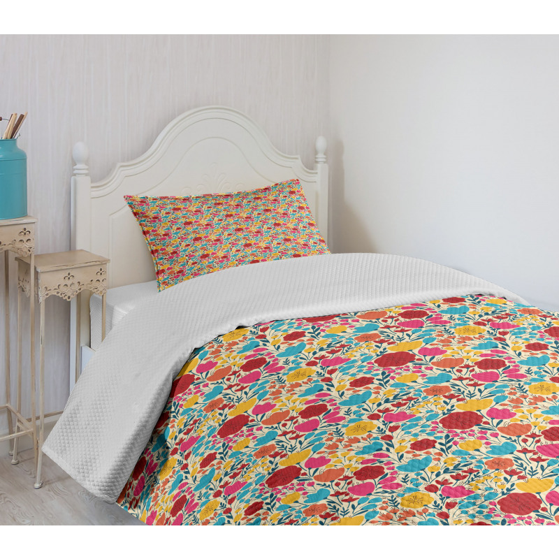 Silhouettes of Flowers Bedspread Set