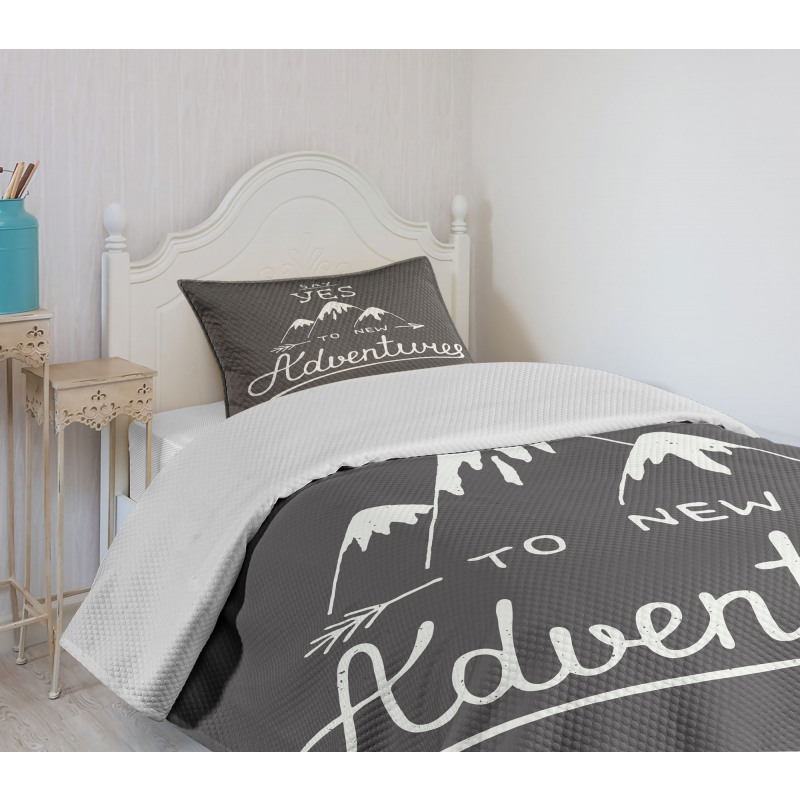 Words and Mountains Bedspread Set