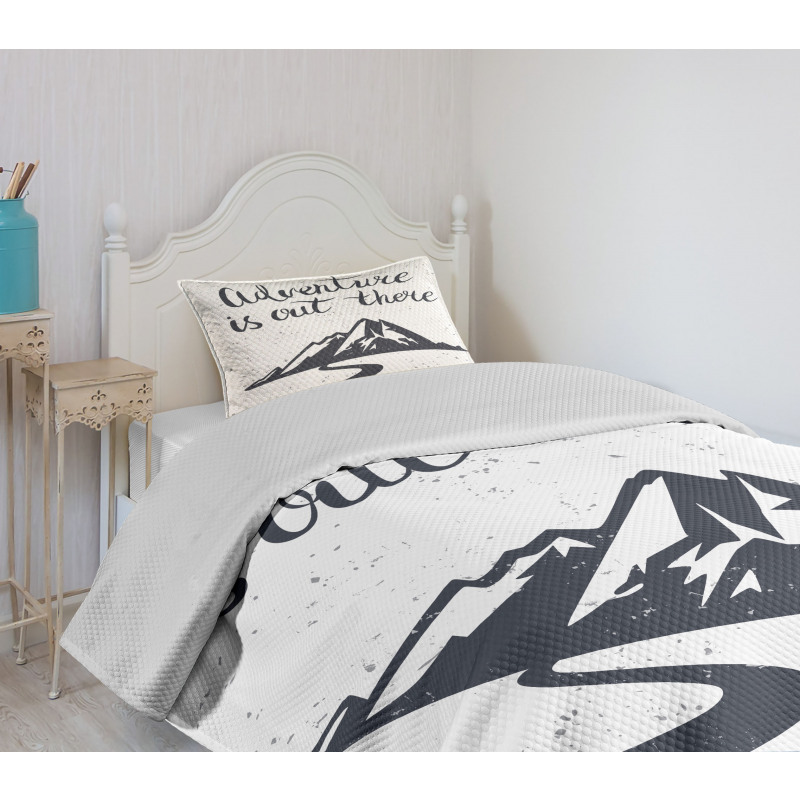 Mountain and Road Bedspread Set