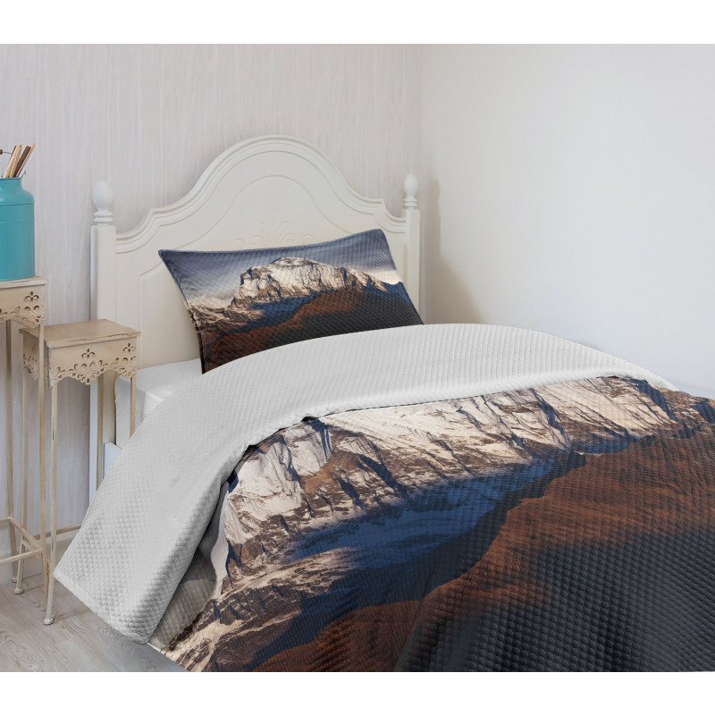 Panoramic Dhaulagiri Bedspread Set