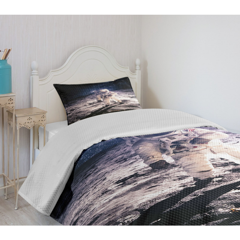 Astronaut on the Moon Bedspread Set