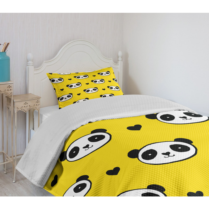 Smiling Panda Faces Bedspread Set