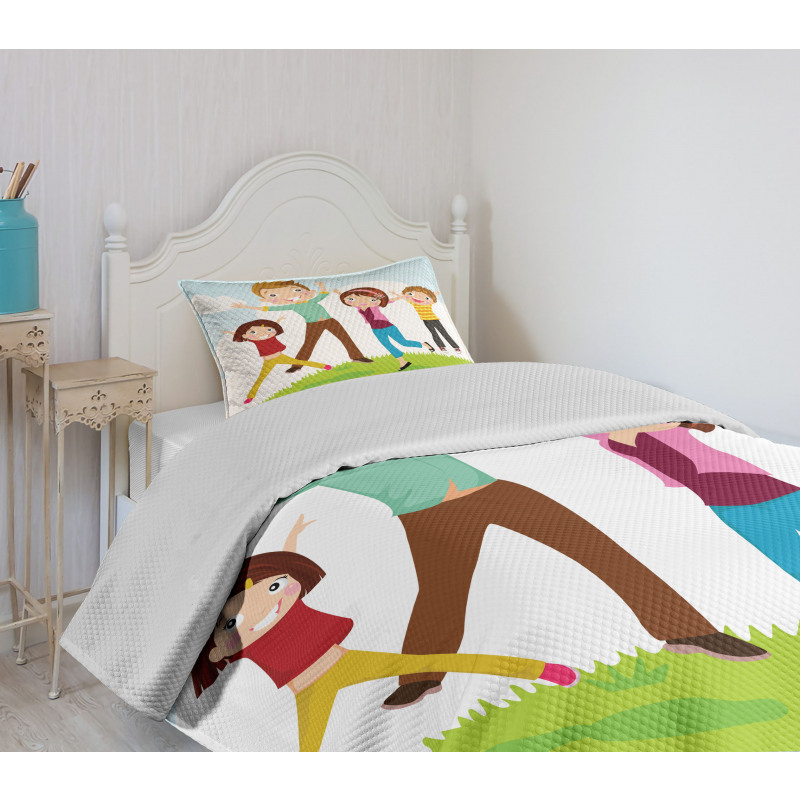 Happy Mom Dad and Kids Bedspread Set