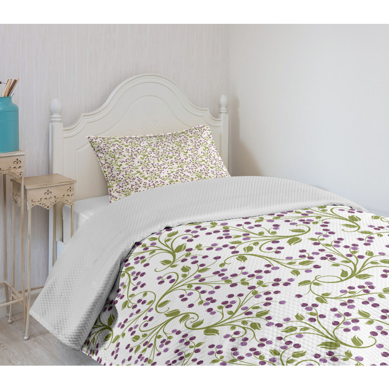 Green Leaves Berries Bedspread Set