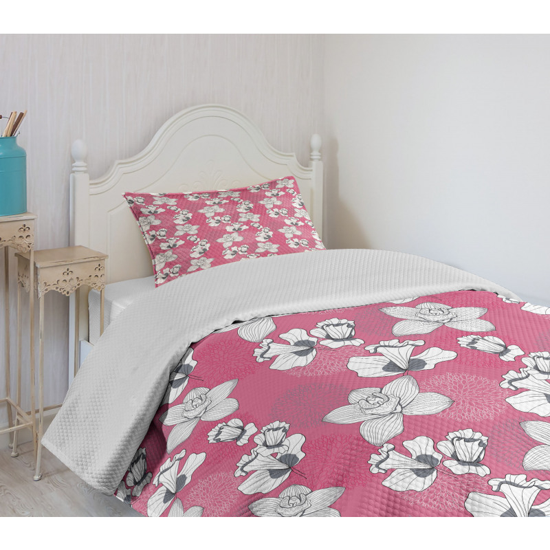 Sketch Flower Motifs Bedspread Set