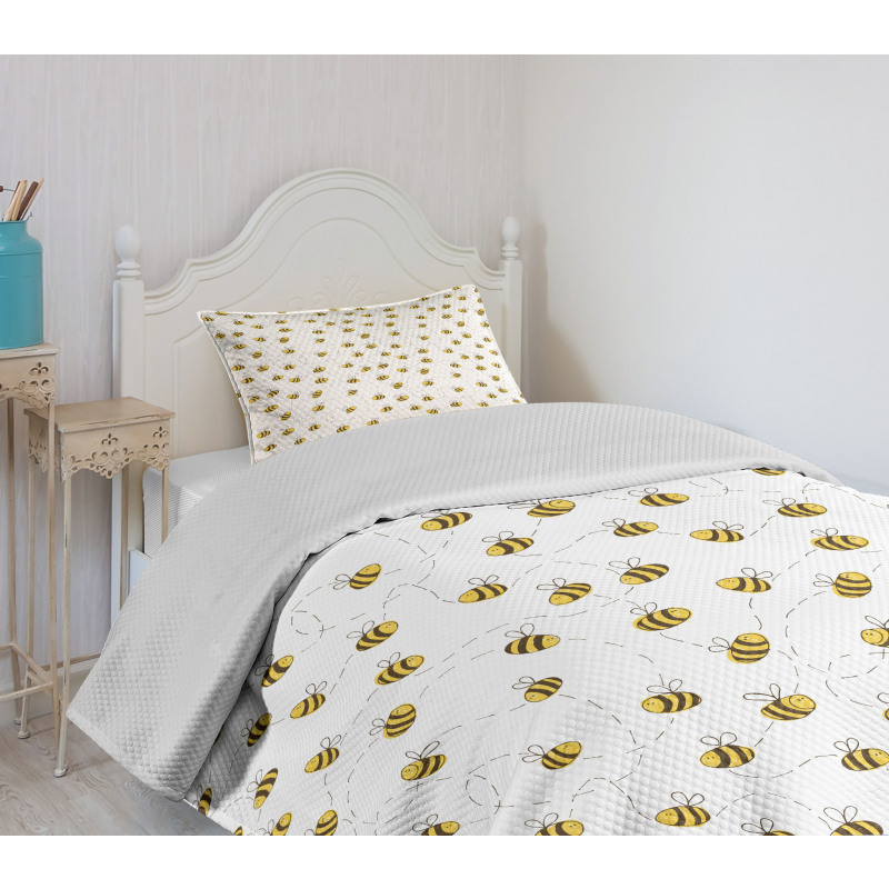 Simple Doodle Flying Bee Bedspread Set